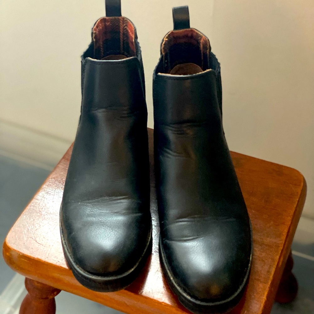 B.O.C size 8.5 Chelsea boot